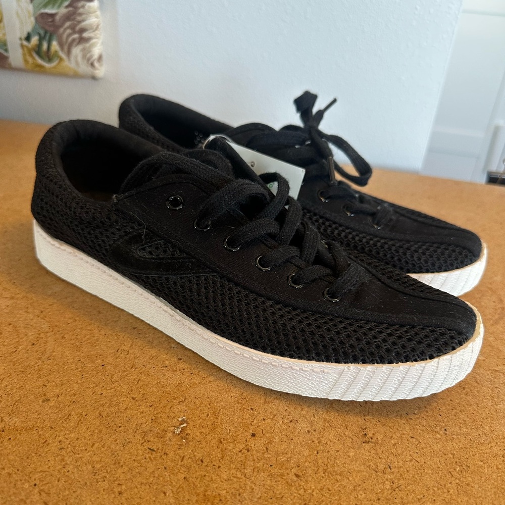 Tretorn Black Mesh Men's Sneakers NEW size 8